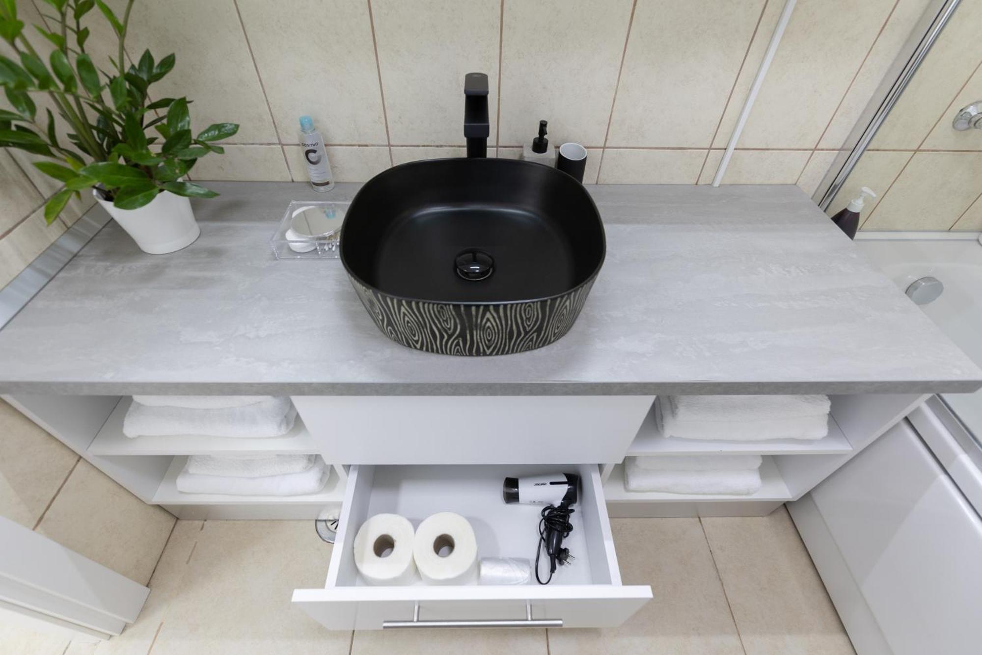 Obor Oasis --secured Parking Nearby --self Check-in-- 1min Metro Station * Bucureşti
