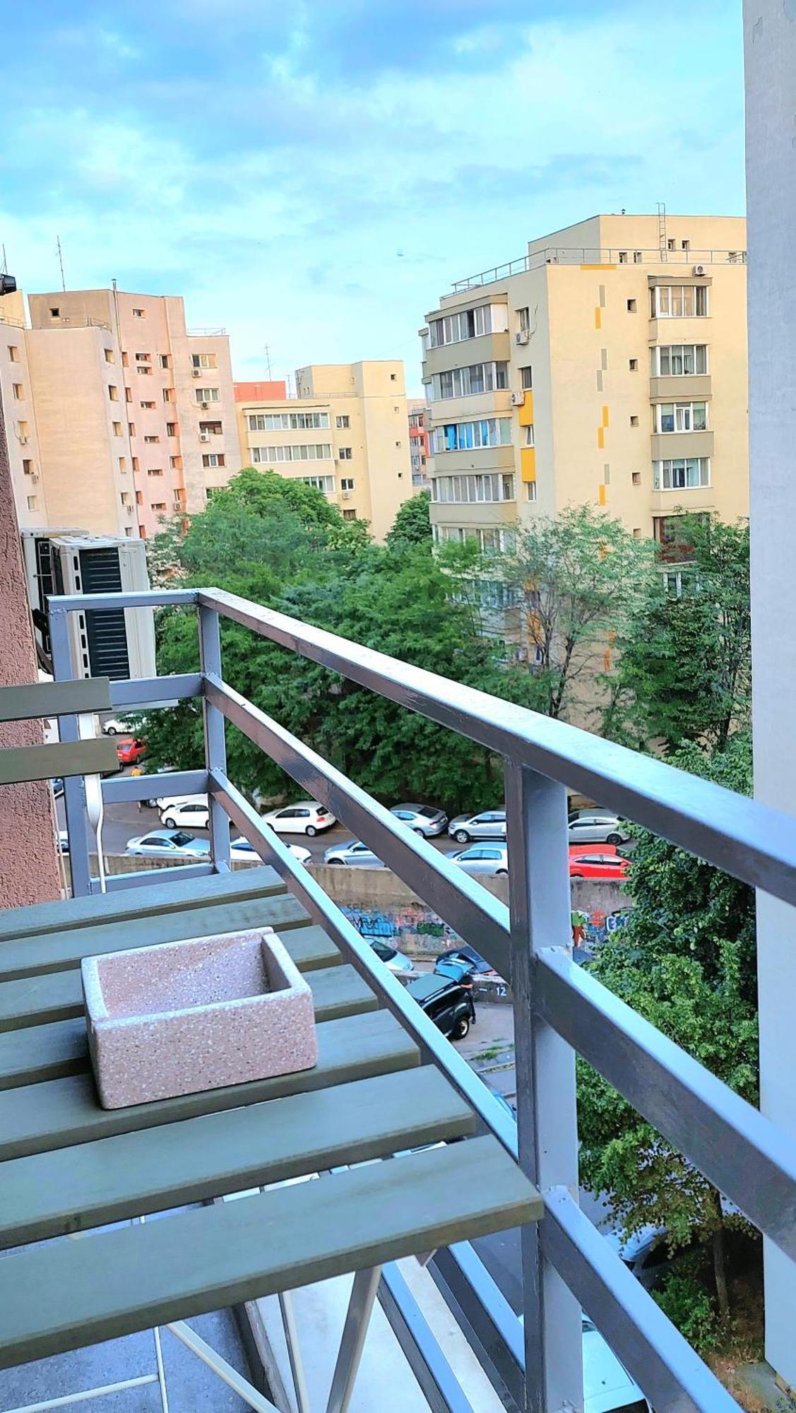 Obor Oasis --secured Parking Nearby --self Check-in-- 1min Metro Station Apartament