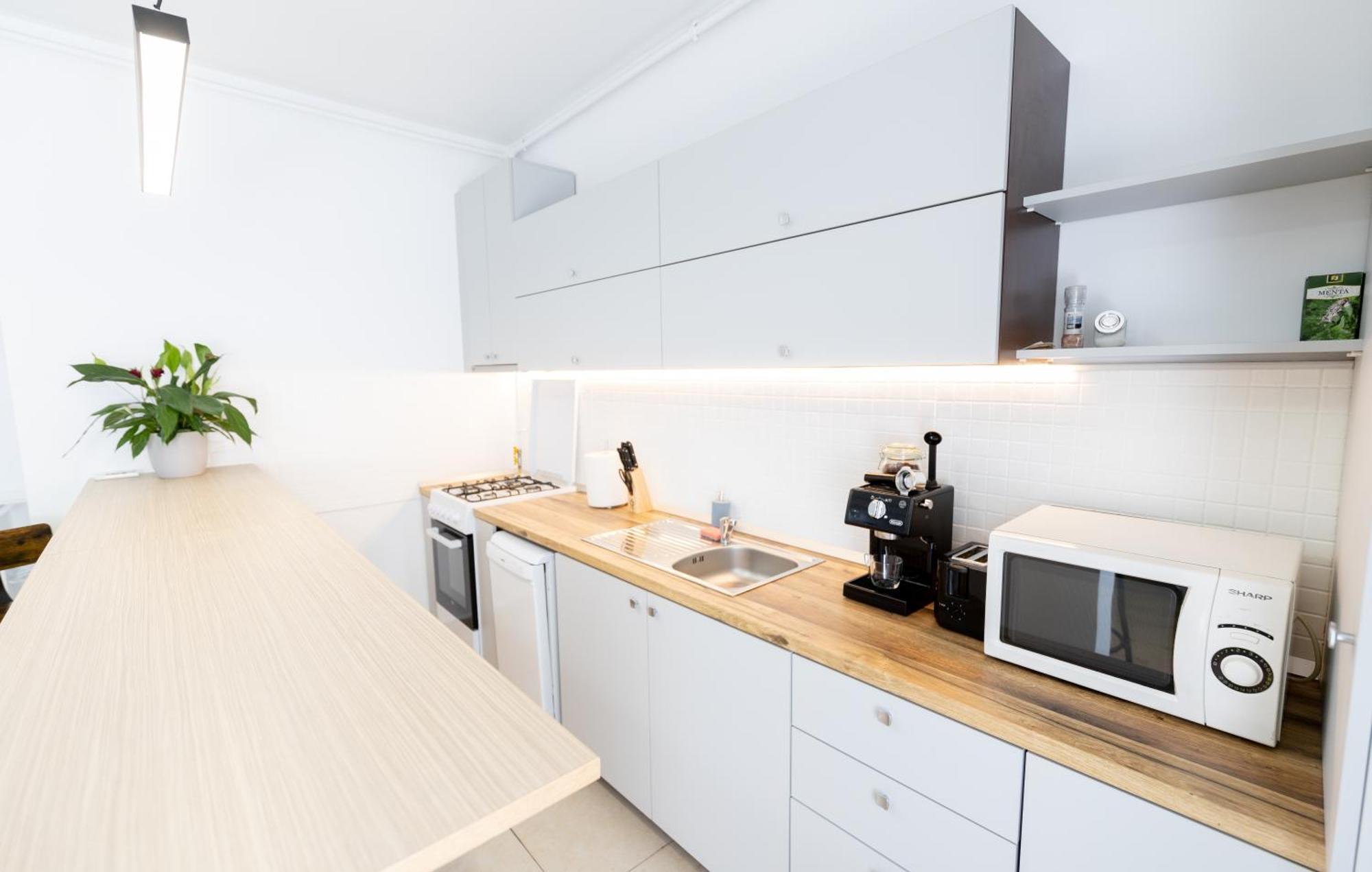 Obor Oasis --secured Parking Nearby --self Check-in-- 1min Metro Station Apartment *