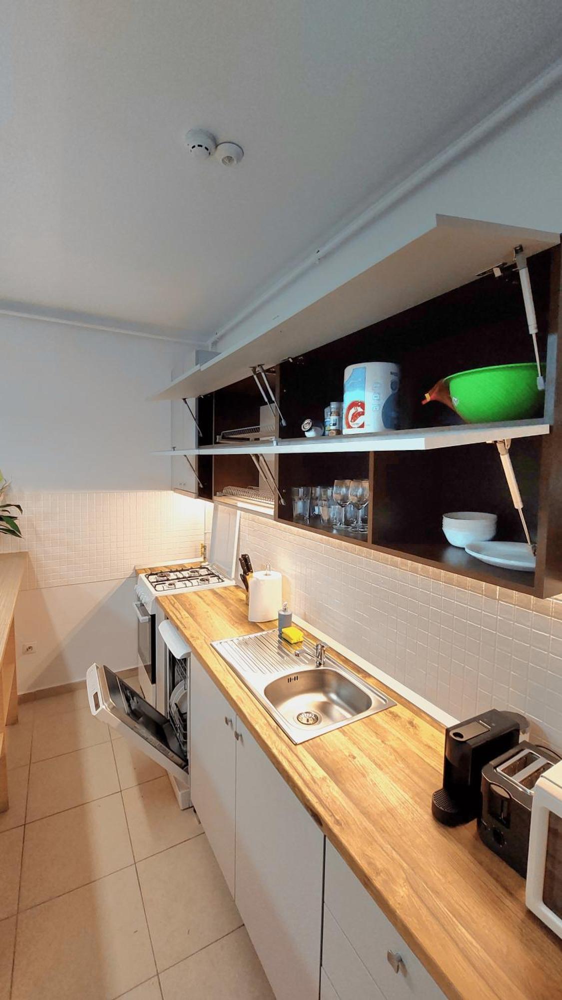 Apartment Obor Oasis --secured Parking Nearby --self Check-in-- 1min Metro Station *